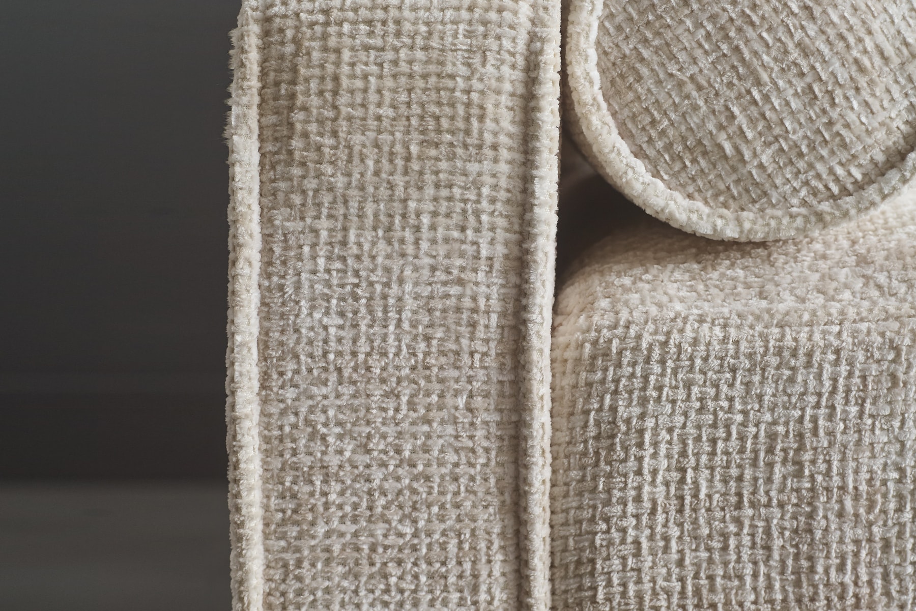 Design Sofa COZY VELVET 220cm beige Chenille Federkern 3-Sitzer mit goldener Kappe