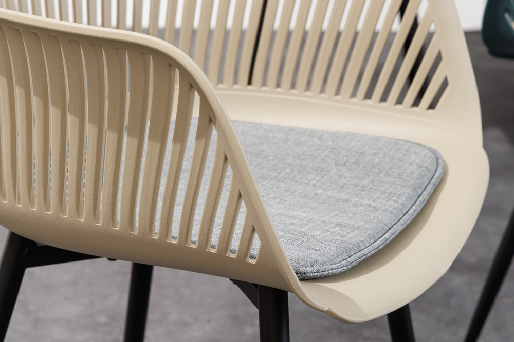 Design Stuhl SIGNUM greige schwarz Kunststoff Indoor Outdoor mit Armlehnen