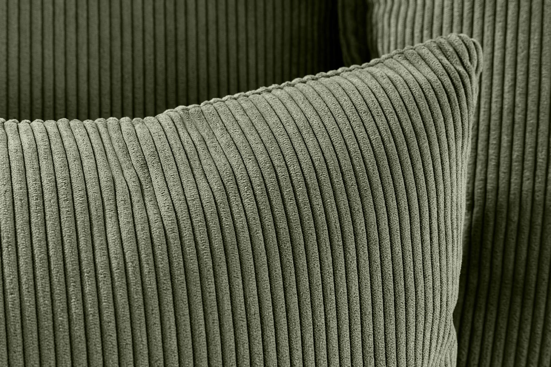 Großes 3-Sitzer Sofa HEAVEN 200cm grün Cord Federkern Hussensofa
