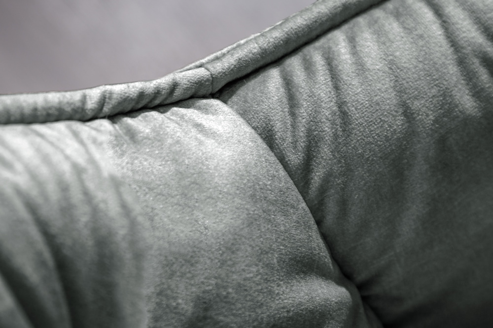 Design Stuhl MILANO grün Samt mit Armlehne Ziersteppung gepolstert schwarze Metallbeine