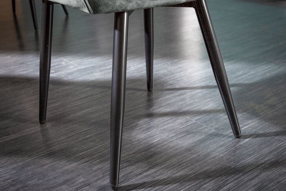Design Stuhl MILANO grün Samt mit Armlehne Ziersteppung gepolstert schwarze Metallbeine