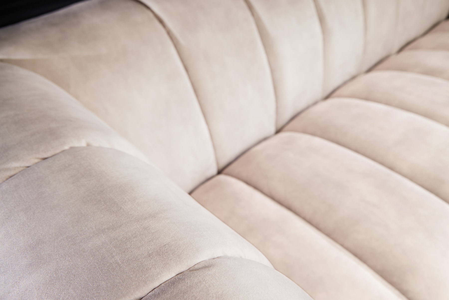 Design 3-Sitzer Sofa NOBLESSE 225cm champagner beige Samt 3-Sitzer Federkern schwarze Metallfüße