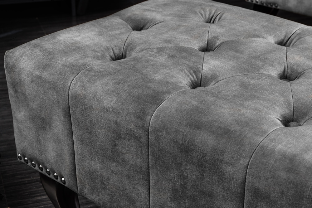 Design Sitzhocker CHESTERFIELD 80cm grau Samt Knopfheftung Nietenbesatz