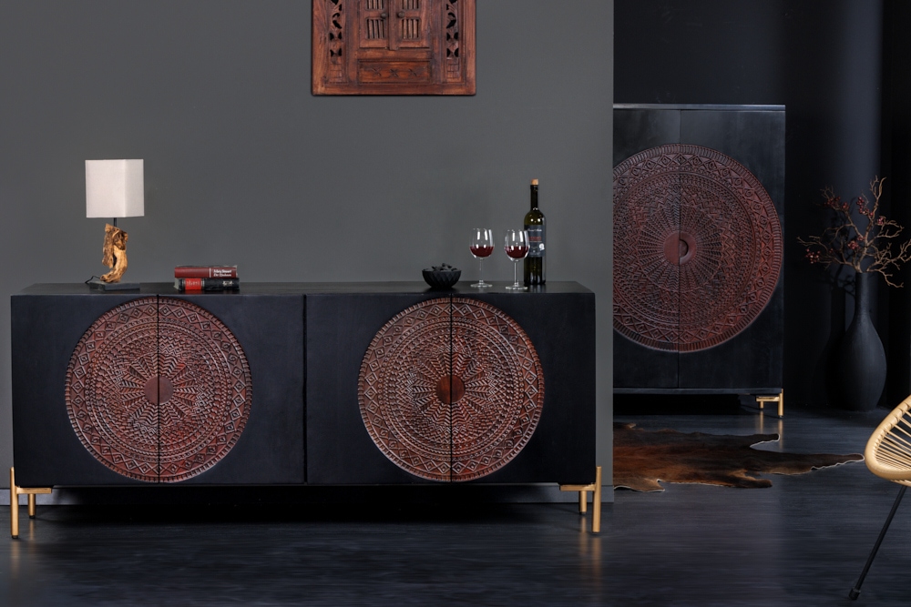 Massives Sideboard MANDALA 160cm Mangoholz schwarz mit 3D Schnitzereien goldene Füße