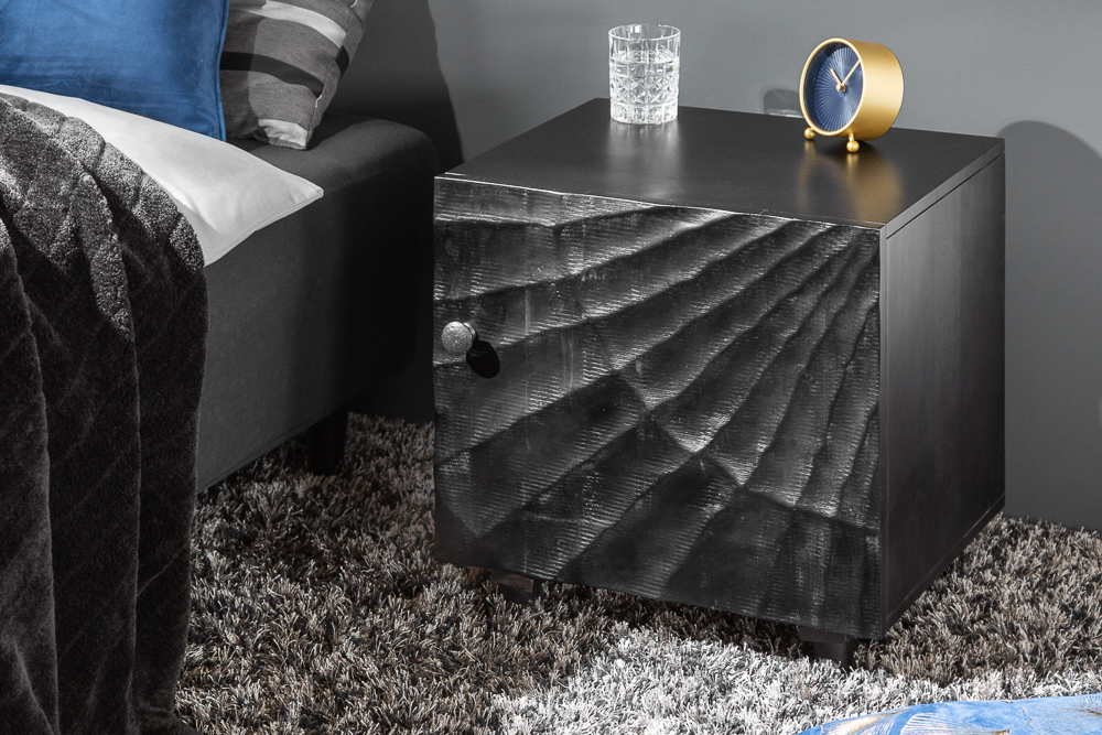 Massiver Nachttisch SCORPION 50cm schwarz Mangoholz Beistelltisch mit 3D Schnitzereien