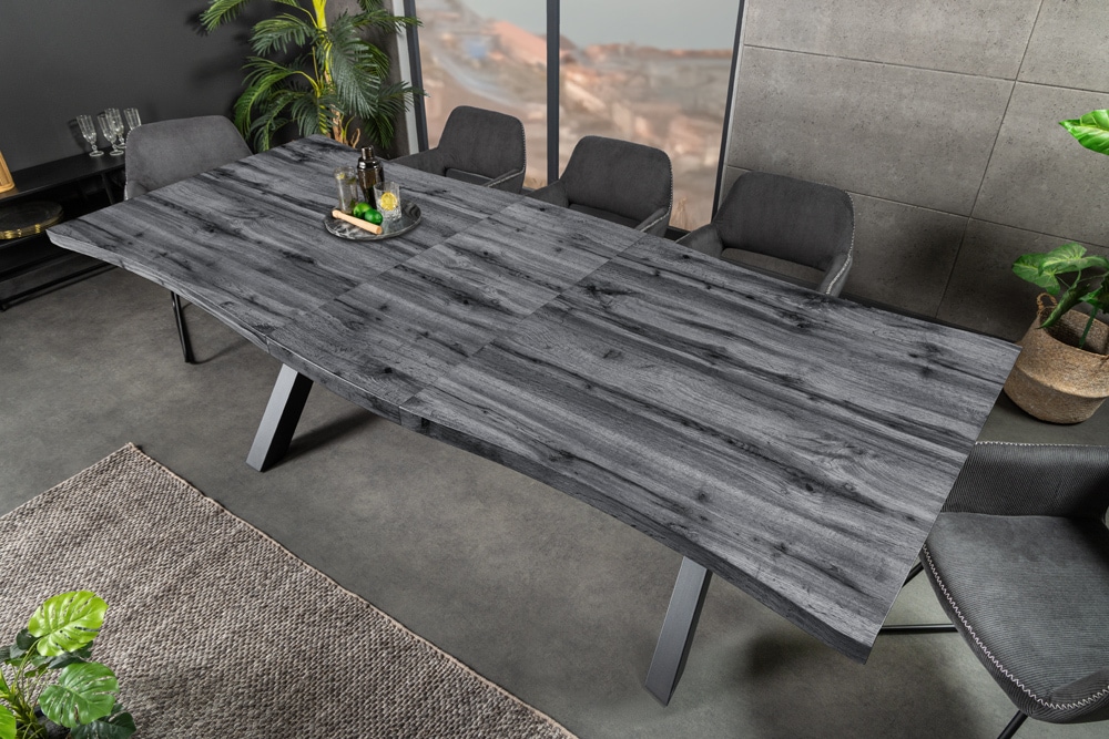 Ausziehbarer Esstisch WILD 180-220cm grau gekälkt Wildeichen-Design Baumkante schwarz