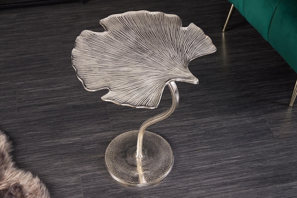 Dekorativer Beistelltisch GINKGO LEAF 55cm silber handmade Metall