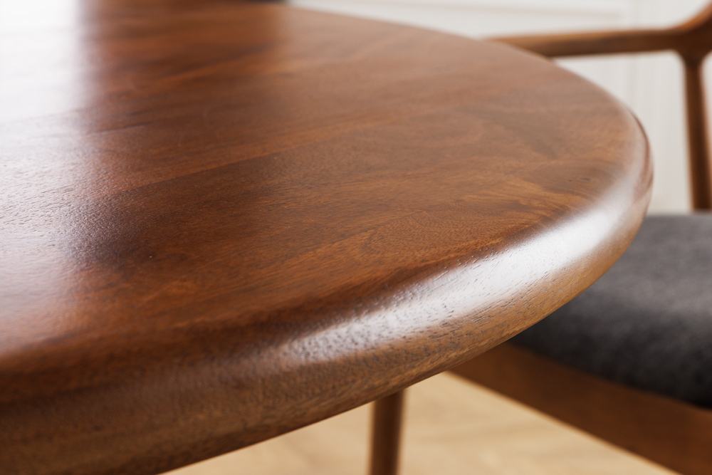 Massiver Esstisch MAESTRO 130cm braun Mangoholz rund mit Säulenfuß