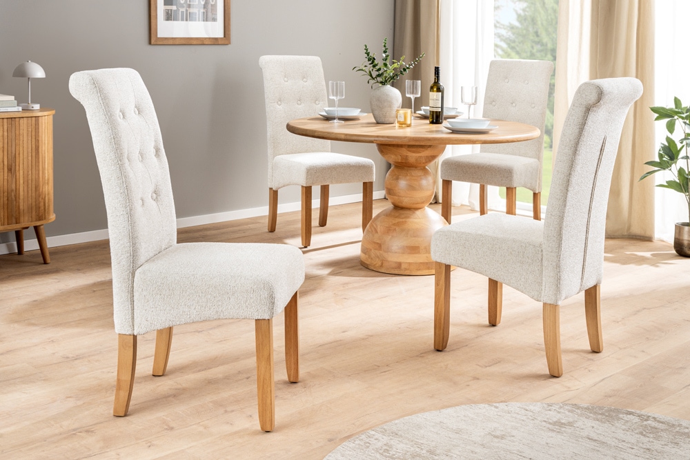 Design Stuhl CASA beige Bouclé Tweed Soft Massivholzbeine Zierknöpfe und Nackenrolle