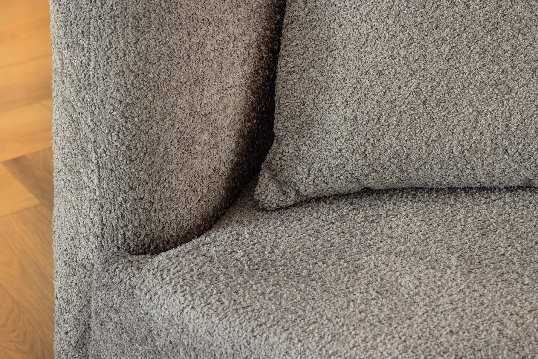 Modernes Sofa ATELIER 230cm grau Bouclé  3-Sitzer Couch inkl. Kissen