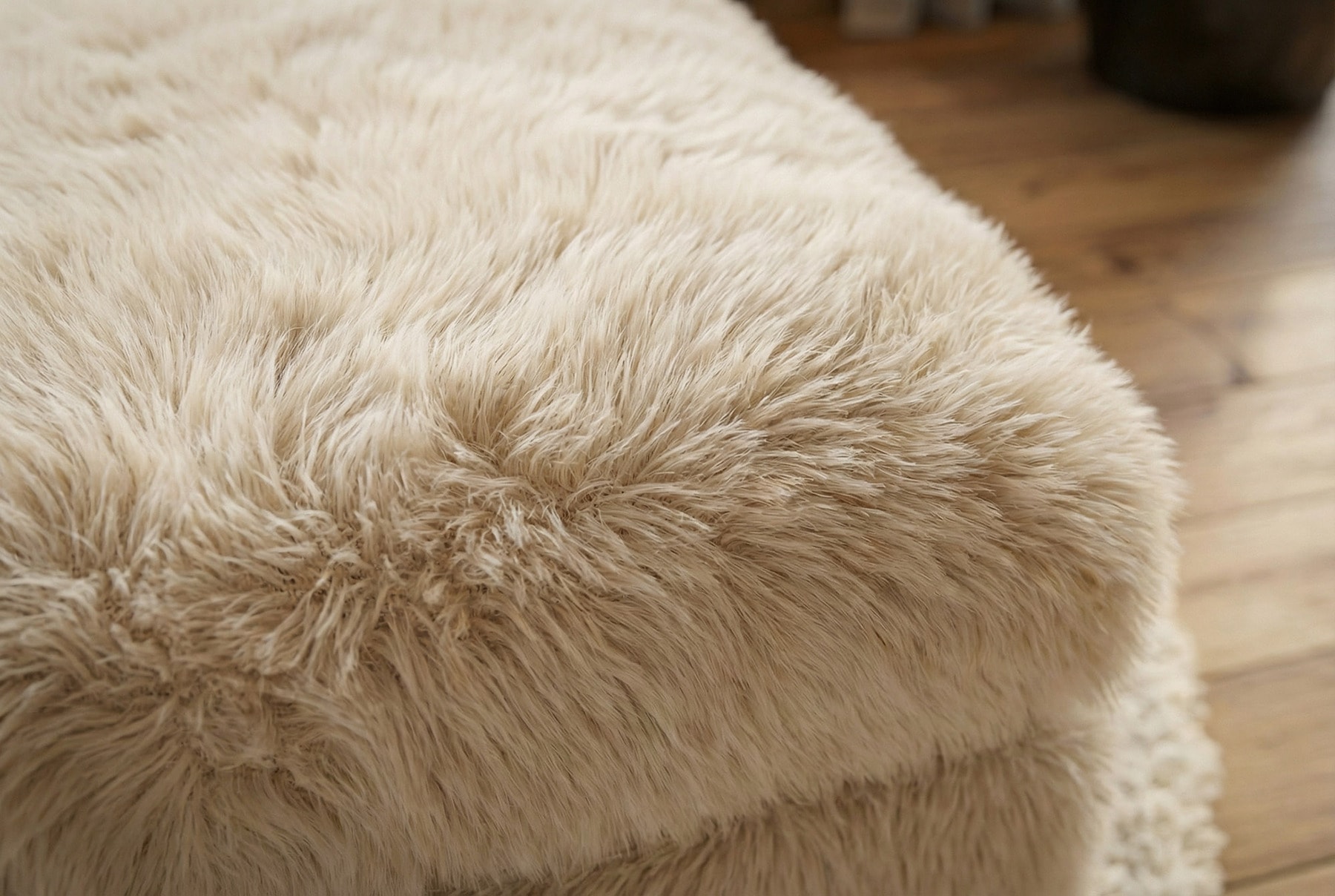 Großer Sitzhocker YETI 100cm beige sand Shaggy-Stoff langfloriger Plüsch Sofahocker