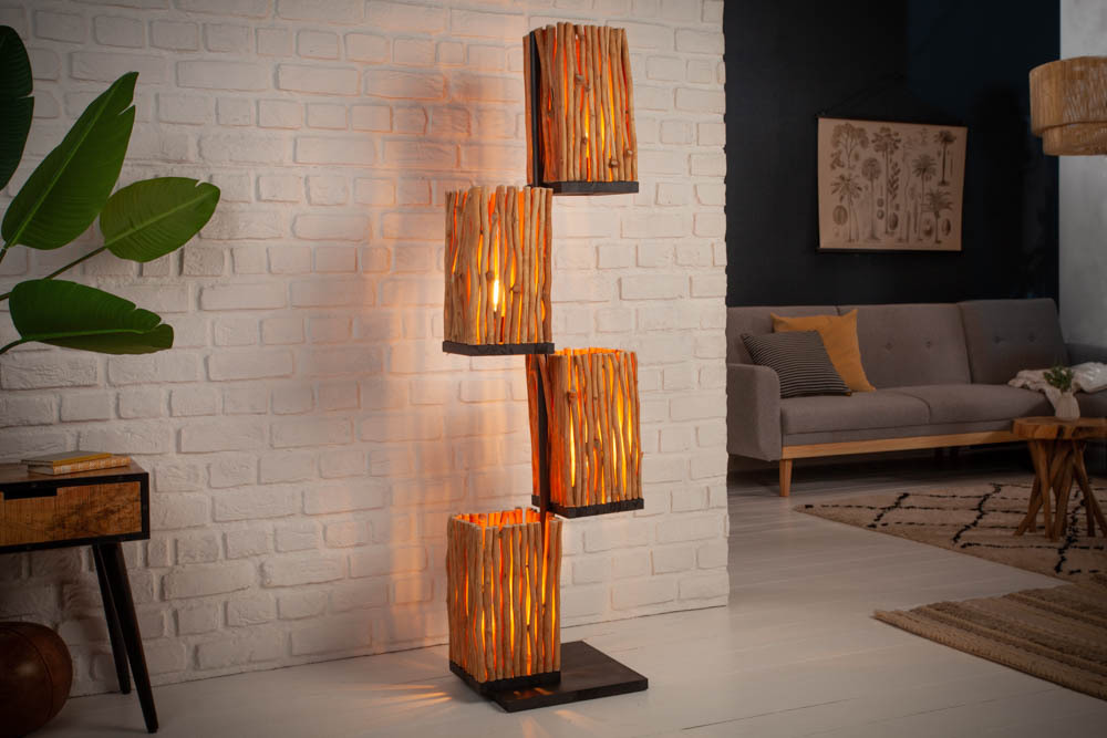 Handgefertigte Stehlampe EUPHORIA 154cm Longan-Holz mit vier Schirmen