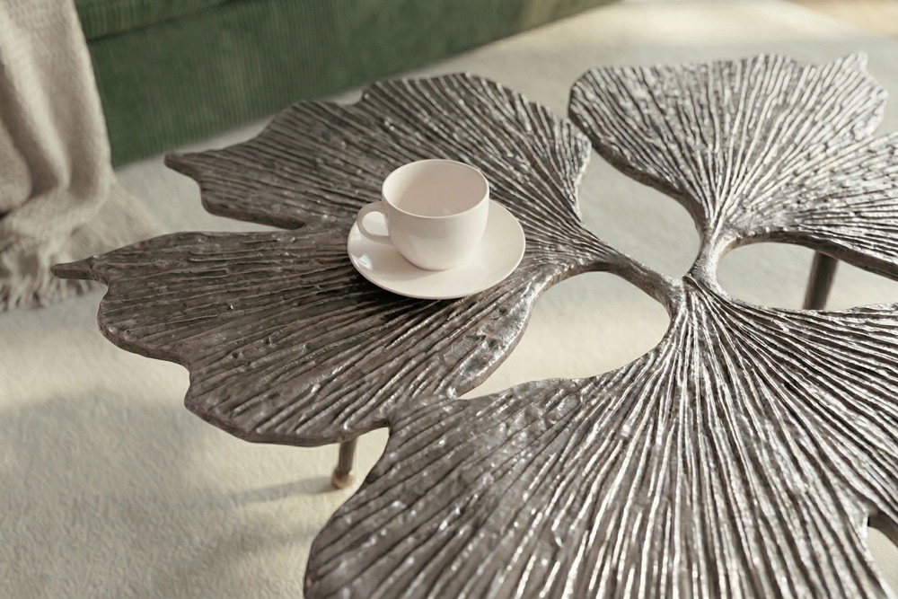 Dekorativer Couchtisch GINKGO LEAFS 75cm silber handmade Metall