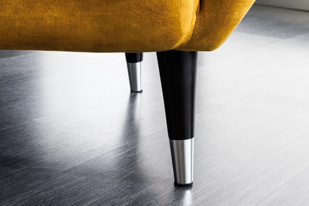 Design Sessel DON senfgelb Samt Federkern silberne Fußkappen