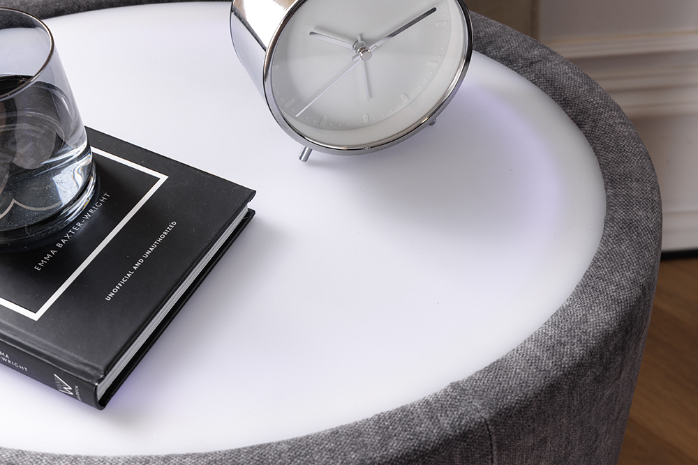 Nachttisch SIGNUM 55cm oval grau Vogue Seiden Samtstoff inkl. Beleuchtung Schubladen