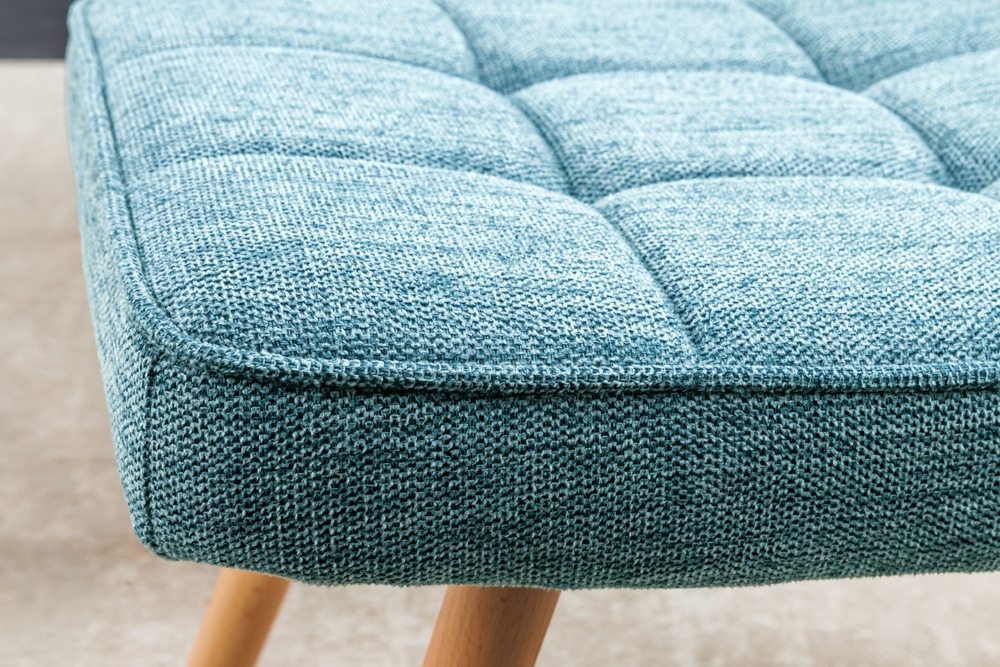 Moderner Hocker SCANDINAVIA blau Strukturstoff Massivholz-Beine Fußhocker