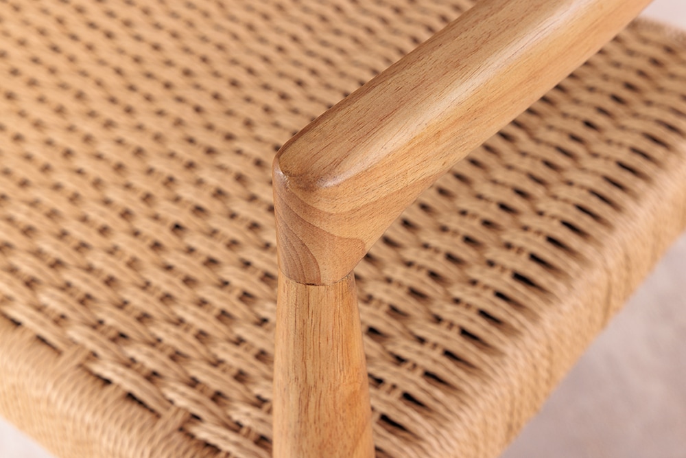 Design Armlehnen-Stuhl KENNEDY natur aus recyceltem Pinienholz mit Korbgeflecht