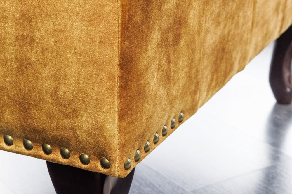 Design Fußhocker CHESTERFIELD 80cm senfgelb Samt Knopfheftung Nietenbesatz