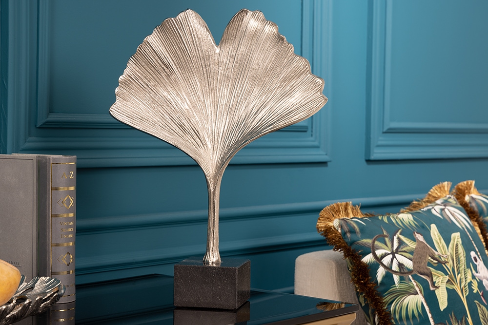 Dekorative Skulptur GINKGO LEAF 45cm silber handmade Metall mit Marmorsockel
