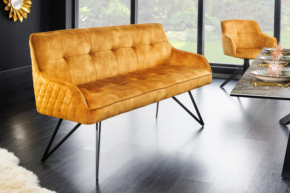Design Sitzbank EUPHORIA 160cm senfgelb Samt Retrostil Ziersteppung Hairpin Legs Metallbeine Armlehnen