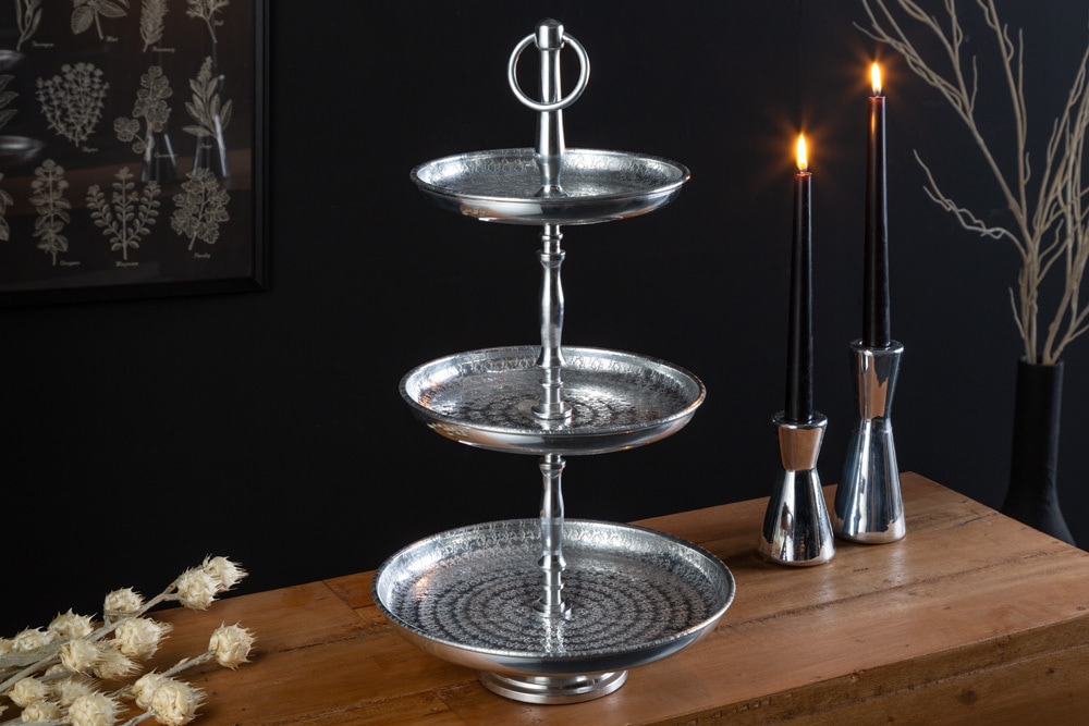 Design Etagere ORIENT 50cm silber im Wild Hammerschlag mit drei Etagen Design Etagere ORIENT 50cm silber im Wild Hammerschlag mit drei Etagen