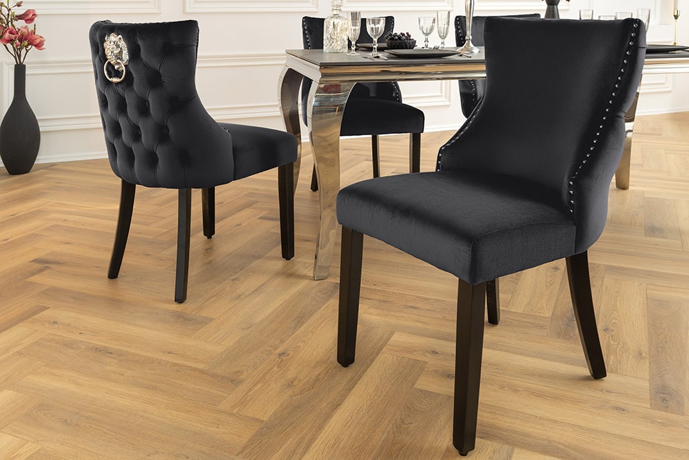 Chesterfield Stuhl CASTLE DELUXE schwarz Samt mit Löwenkopf Nieten