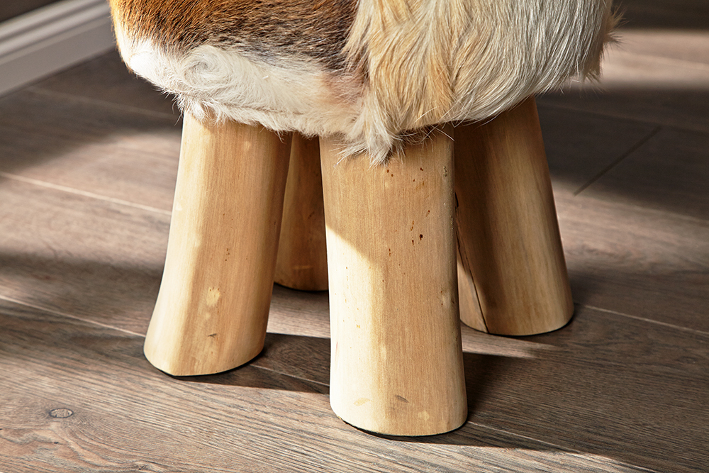 Design Sitzhocker HIDE 45cm braun weiß mit Ziegenfell und Teakholz