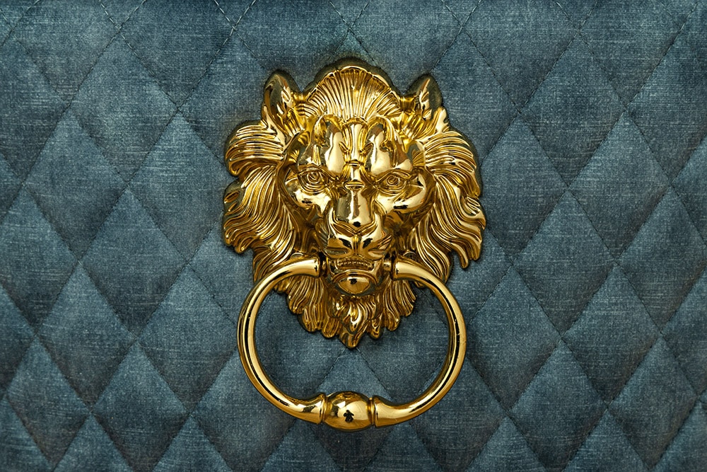 Barock Stuhl CASTLE DELUXE petrol Samt gold Edelstahl mit Löwenkopf Ziernieten