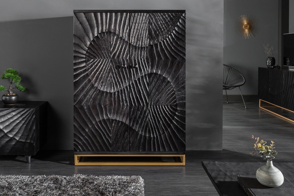 Massiver Barschrank SCORPION 141cm schwarz Mangoholz mit 3D Schnitzereien