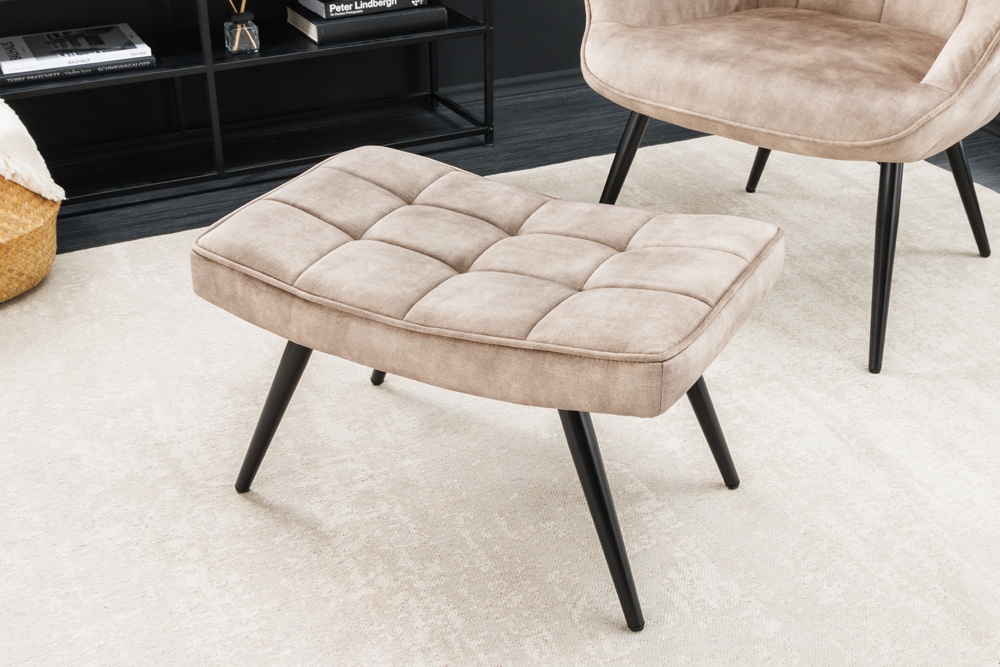 Moderner Hocker SCANDINAVIA champagner beige Samt schwarze Metallbeine Fußhocker